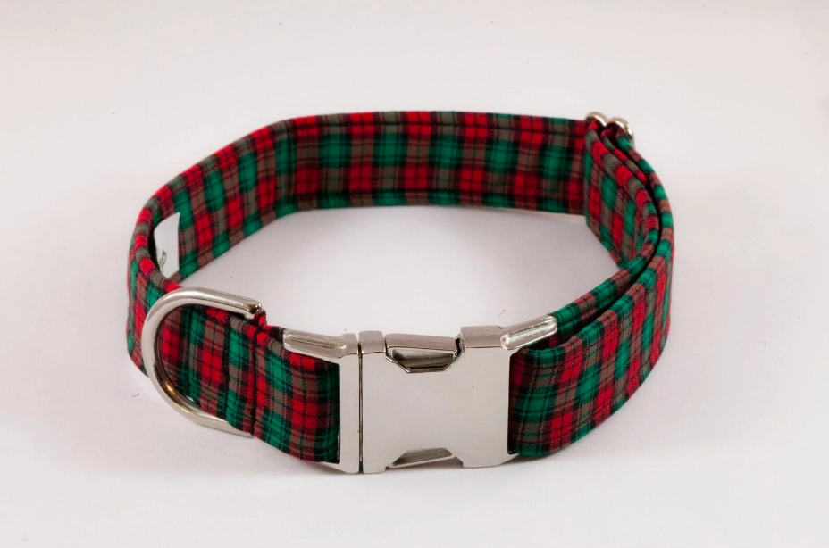 Classic Red and Green Christmas Plaid Dog Collar