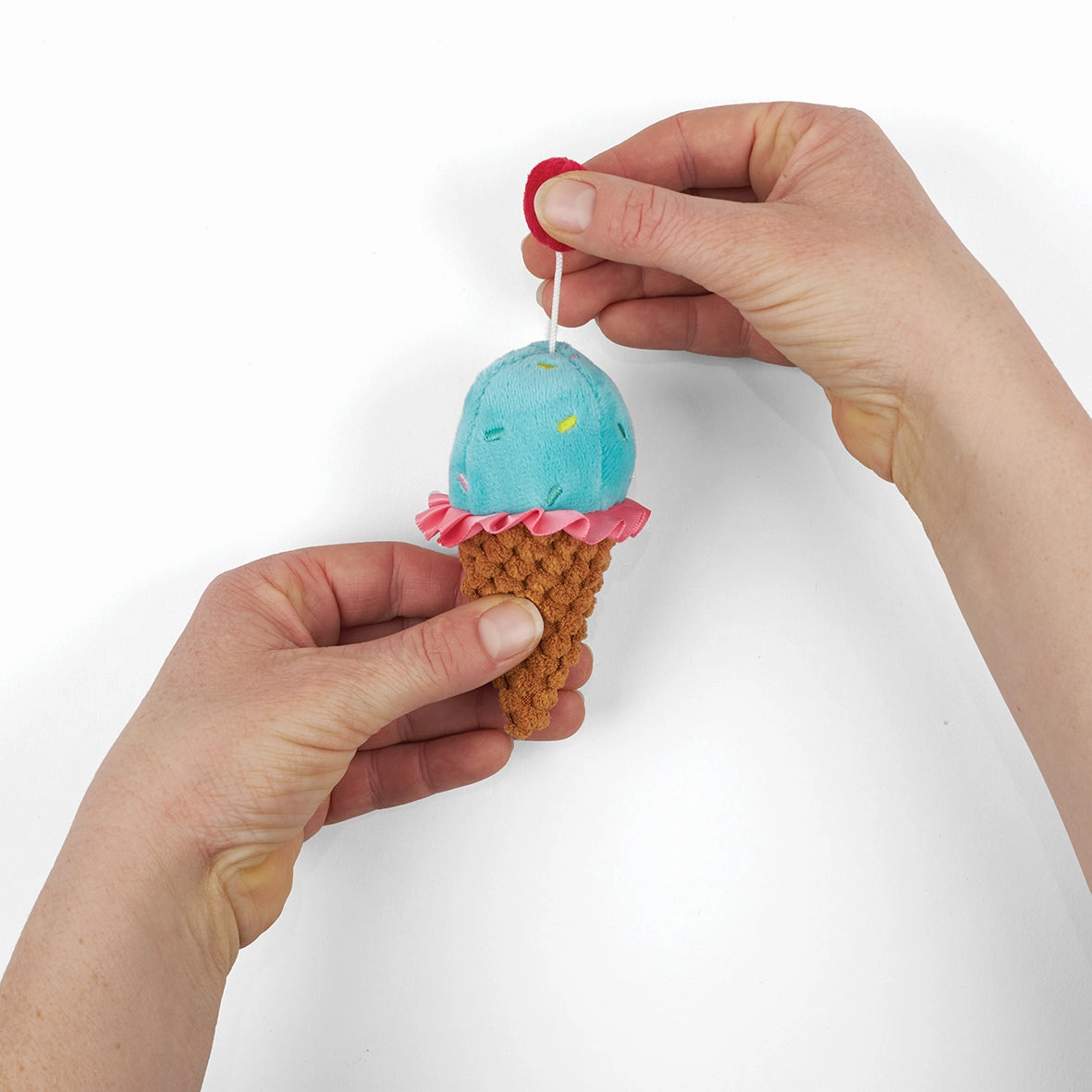Kazoo Ice Cream Vibes Cat Toy