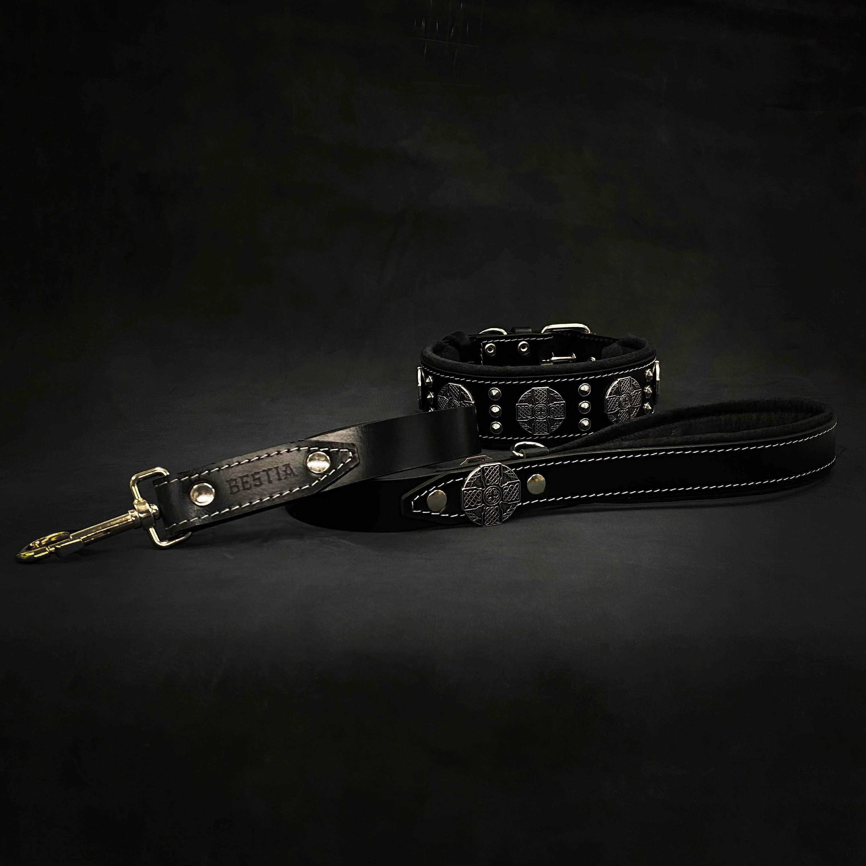 The "Maximus" collar 2.5 inch wide black & silver